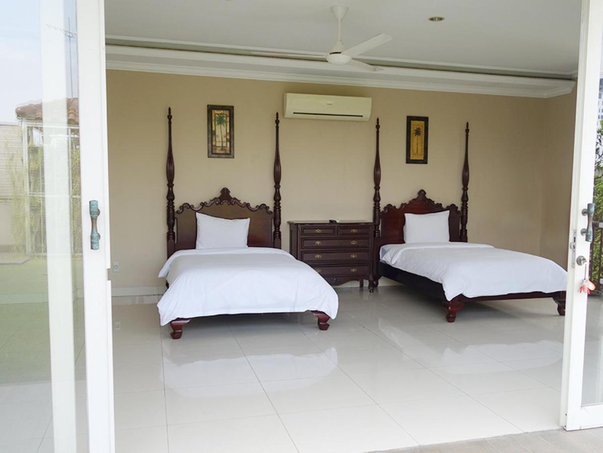 Saffron Suites Syariah Jakarta Exterior photo